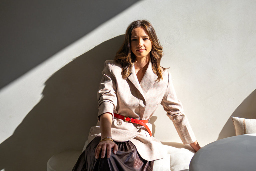 Malmö Belt Blazer in beige met rode riem