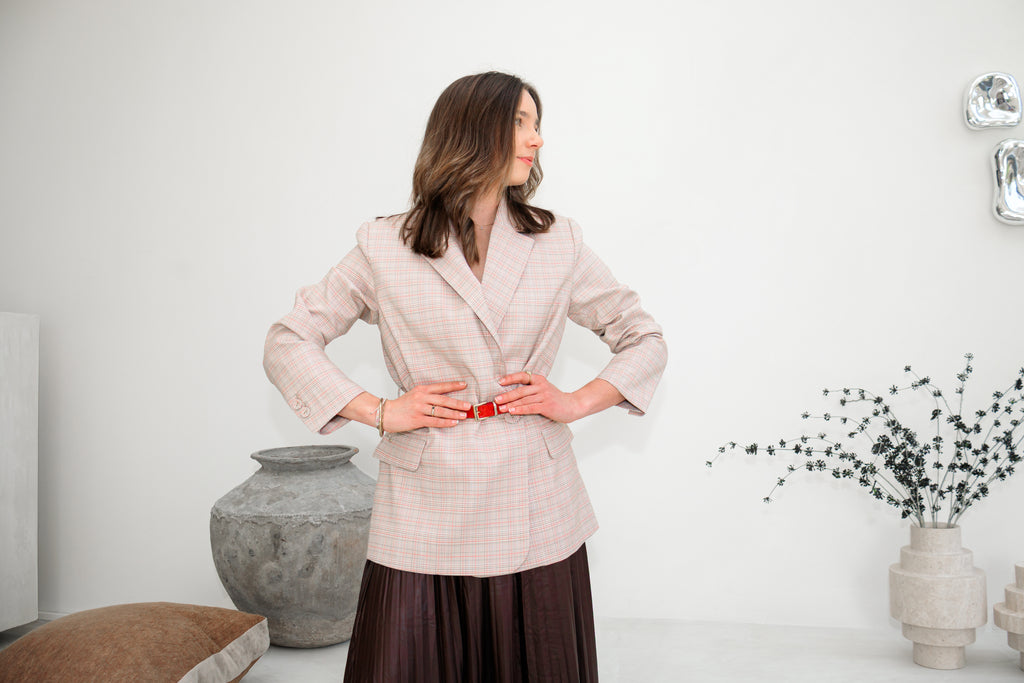 Malmö Belt Blazer in beige met rode riem